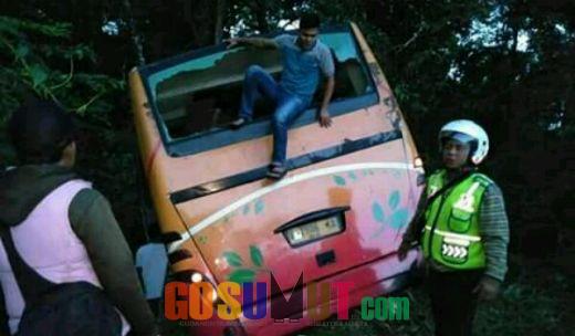 Rem Mobil Rusak Bus Rombongan Anak TK Terjun Bebas ke Jurang