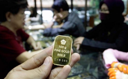Harga Emas Antam Turun Rp2.000 Hari Ini