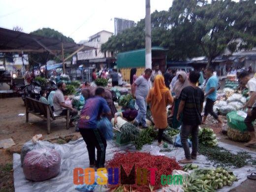 Pasar Lhokseumawe Terbakar, Pedagang Terpaksa Jualan Dipinggir Jalan