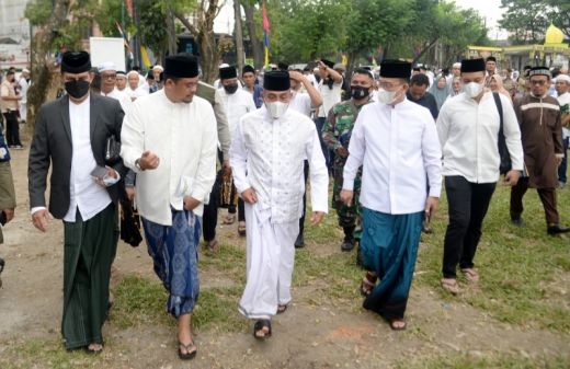 Shalat Iduladha Bersama Bobby Nasution di Medan, Gubernur Edy Doakan Warga Sumut Senantiasa Mendapat Keberkahan
