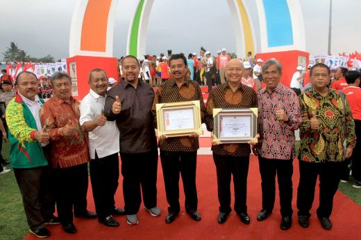 Tengku Erry Raih Penghargaan Pembina Olahraga Terbaik