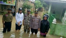 Air Sungai Padang Tebingtingi Meluap, Kapolsek Rambut Langsung Terjun ke Lokasi Banjir