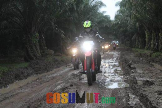 Tunggangi Motor Trail, Kapolres Sergai Bersama PJU Tinjau Tanggul Jebol di Sungai Siboro
