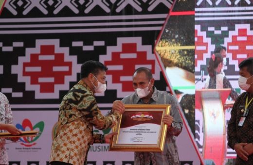 Berkontribusi dalam Pengembangan Sawit di Sumut, Gubernur Edy Terima Penghargaan Perkebunan Indonesia