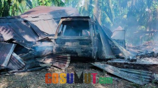 Rumah dan Gudang Mobil Suzuki Carry di Palas Hangus Terbakar