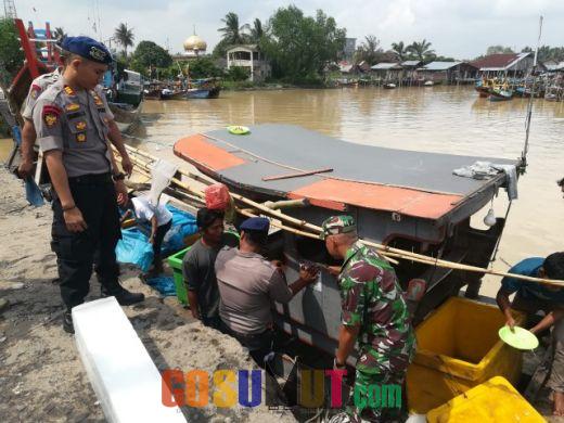 Polairud Polres Sergai Bersama Posmat AL Melaksanakan Tugas Keamanan di Perairan