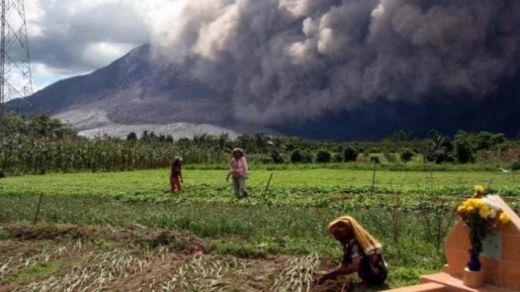 Gunung Sinabung Erupsi Lagi, 6 Desa Dilanda Hujan Abu Vulkanik