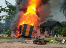 Pindahkan Minyak dari Truk ke Tangki, 1 Truk Fuso BBM 16 Ton dan 1 Unit Rumah di Labuhanbatu Hangus Terbakar