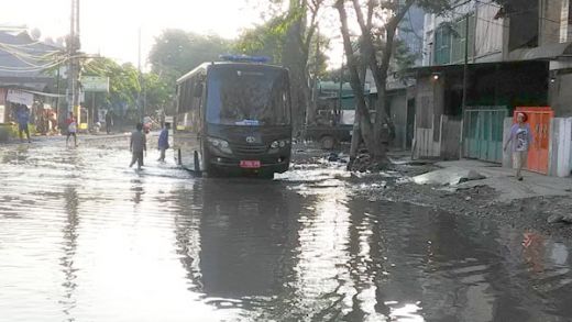 Warga Jalan Titi Pahlawan Serahkan Koin ke DPRD Sumut