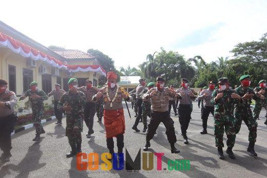 Tingkatkan Senergitas Antar TNI dan Polri, Prajurit Yonif 122/TS DS Sambut Kapoldasu