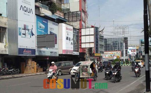 Lalu Lintas Siang Jelang Sore di Kota Medan