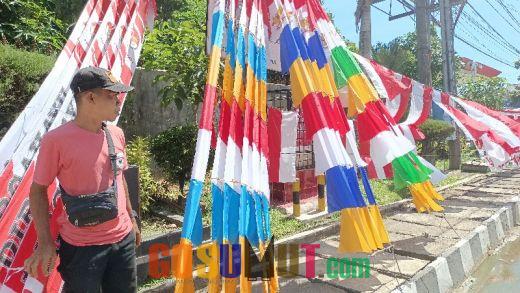 Pedagang Batagor Beradu Nasib di Kota Sibolga Sebagai Penjual Bendera Merah Putih