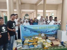 Tim Simonida Media Sibuhuan Salurkan Donasi ke Anak Yatim dan Penghuni Panti Jompo