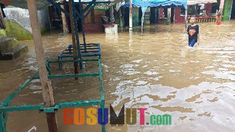 Lagi,  Kampung Aur Kena Banjir Kiriman, Tinggi Air Sepinggang