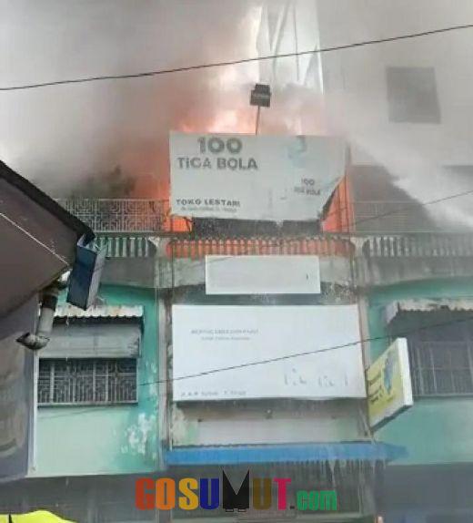 Diduga Korsleting, Toko Bangunan Lestari Kota Tebing Tinggi Terbakar