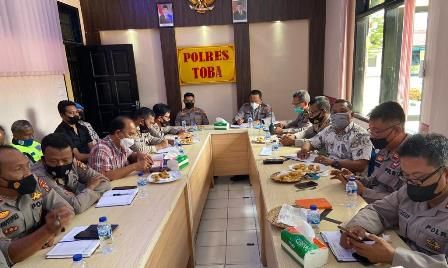 Pimpin Anev Pilkades 41 Desa, Kapolres Toba Minta Daerah Rawan Didata