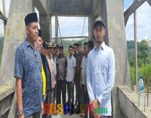 Komisi A DPRD Dan Pemdes Palas Apresiasi Pembangunan Titi Gantung Desa Tapian Nauli