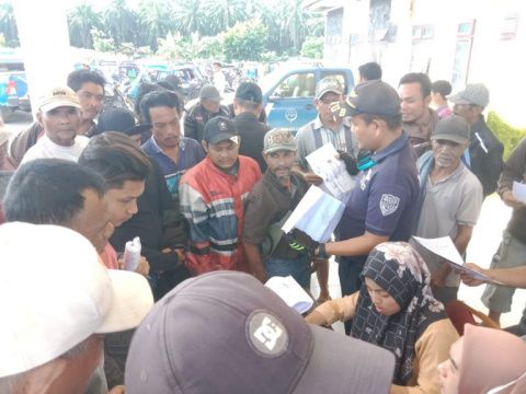 Ratusan Pengemudi Betor dan Supir Angkot  di Palas  Terima BLT BBM