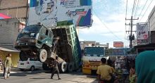 Bukan Atraksi, Dump Truk Standing Sebabkan Kemacetan Panjang di Aek Kanopan