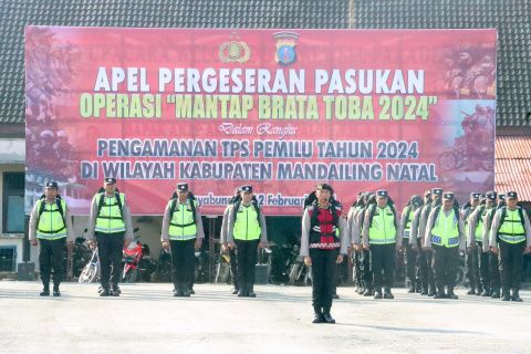 Kapolres Madina Pimpin Apel Pergeseran Pasukan, Siap amankan 1417 TPS di Madina