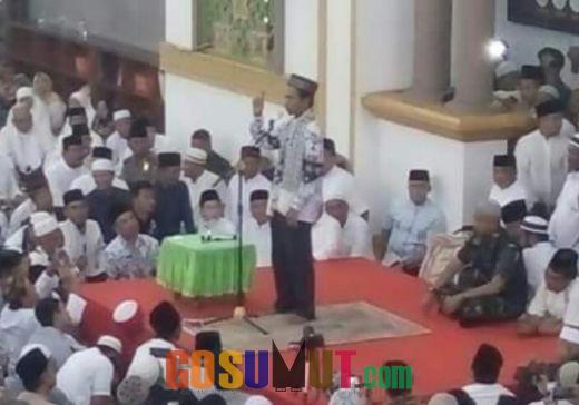 UAS Pulang Kampung, Ribuan Jamaah Padati Masjid Agung Ahmad Bakri