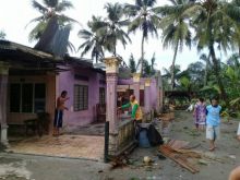 Dua Jam Diguyur Hujan Dan Angin,  Ratusan Rumah Di Sergai Rusak Diterjang Angin Puting Beliung