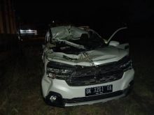 Suzuki Ertiga Tabrak Truk Tronton di Jalan Tol Tanjung Morawa, Bapak-Anak Terluka