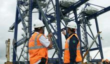 Peralatan Container Crane Tiba, Pelabuhan Kuala Tanjung Siap Beroperasi Penuh