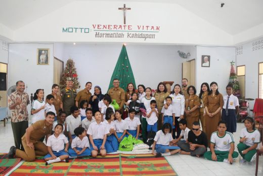 ASN Pemprov Sumut Berbagi Bingkisan Natal kepada Anak-anak Panti