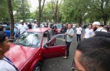 Bawa Mobil 90’an, Ijeck Mejeng Bersama Anak-anak Muda Medan