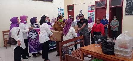 KPPI Serahkan Bantuan Masker dan Obat Tetes Mata ke Sinabung