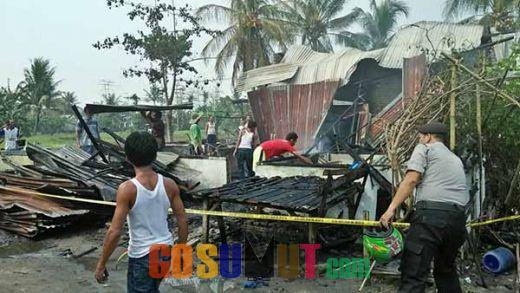 Diduga Konsleting Listrik, 2 Rumah di Desa Pon Ludes Terbakar