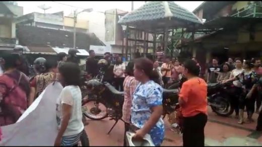 Polisi Bersenjata Siaga di Pasar Pringgan, Pedagang Tolak Pengelolaan Pasar