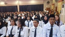 Plt Bupati Asahan Menyerahkan SK Pengakatan 400 CPNS di Pemkab Asahan