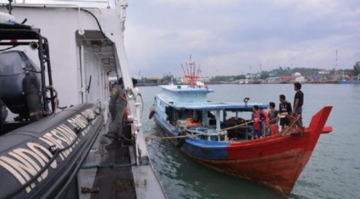 Sempat Ditangkap, Malaysia Serahkan 8 Nelayan Indonesia ke Bakamla