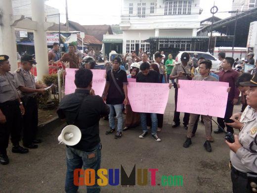 Demo di Mapolres Tapsel, PMII Minta Polisi Usut Kasus Pembacokan Pegawai PLTA