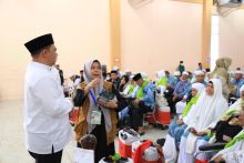 Bupati Labuhanbatu Sambut Kepulangan Jamaah Haji di Debarkasi Medan