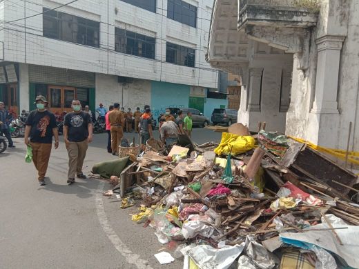 Bersihkan Gedung Warenhuis, Pemko Medan Belum Tentukan Masa Depan Gedung Tua itu...