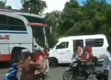 Angkot Seruduk Bus Idola di Tapteng, 4 Orang Luka-luka