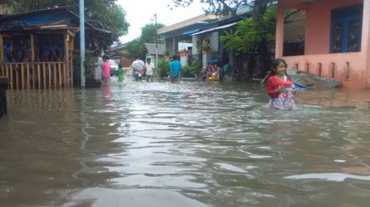 Hujan Deras Tadi Malam, Ratusan Rumah di Kawasan Medan Labuhan Terendam Banjir