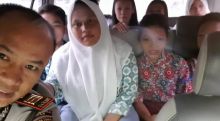Buntut Angkot Mogok, Polsek Kutalimbaru Nganter Siswa ke Sekolah