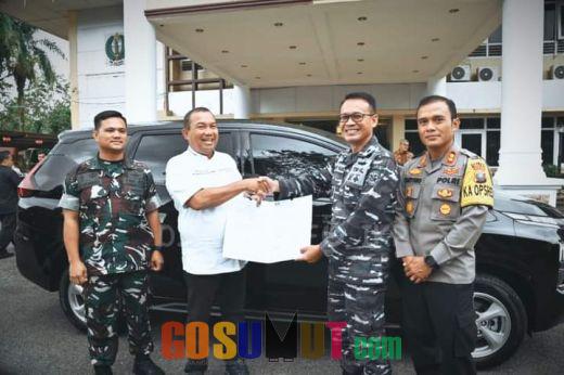 Jamaluddin Pohan Hibahkan 1 Unit Mobil Operasional kepada Lanal Sibolga