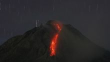 Gunung Sinabung Luncurkan Guguran Lava Pijar