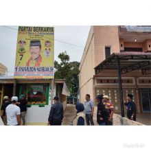 Bawaslu Palas Bersihkan Baliho Kampanye Caleg-Capres