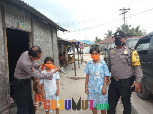 Forkompincam Tanjung Beringin Bagikan Masker Gratis Kepada Masyarakat