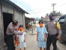 Forkompincam Tanjung Beringin Bagikan Masker Gratis Kepada Masyarakat