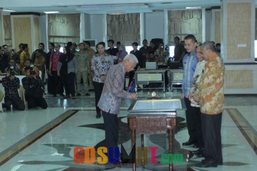 Plt. Bupati Asahan Menandatangani Rakor Pencegahan Korupsi Terintegrasi Se-Provinsi Sumatera Utara Dengan KPK