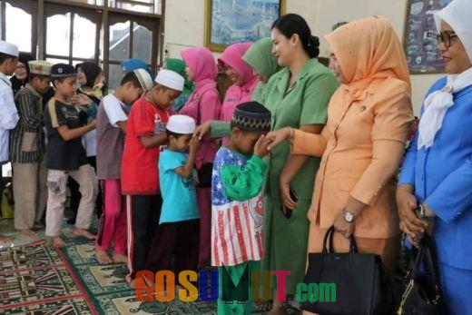 Organisasi Wanita Kabupaten Labuhanbatu Ramai-ramai Anjangsana ke Panti Asuhan