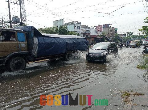 Akibat Hujan, Simpang Pos Belawan Banjir