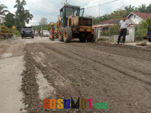 Proyek Jalan Provsu di Kecamatan Aek Songsongan Asahan Dinilai Tak Sesuai SOP